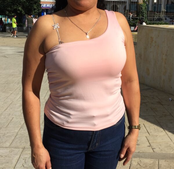 Blusa con una tira sin mangas - Image 2