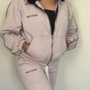 Buzo con cremallera, capota y pantalón