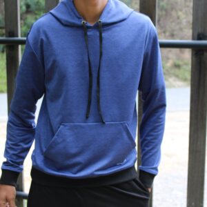 Buzo deportivo con capota