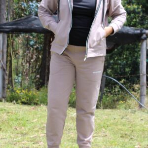 Conjunto abierto con cremallera y pantalón